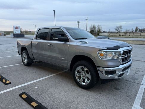 Used 2022 RAM 1500 Big Horn AWD/4WD image 3