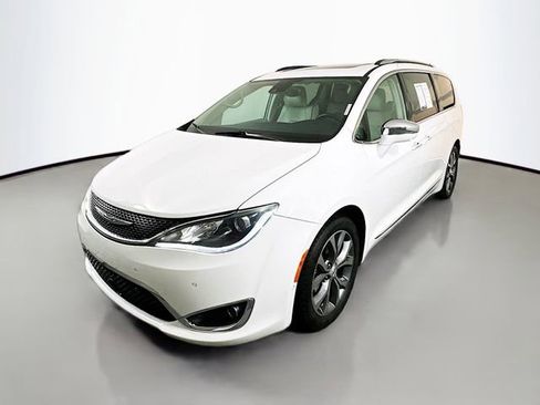 Used 2017 Chrysler Pacifica Limited w/ UConnect Theater Package image 3