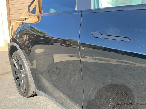 Used 2022 Tesla Model Y Long Range AWD/4WD image 27