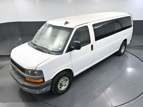 Used 2017 Chevrolet Express 3500 LT w/ LT Preferred Equipment Group RWD image 47