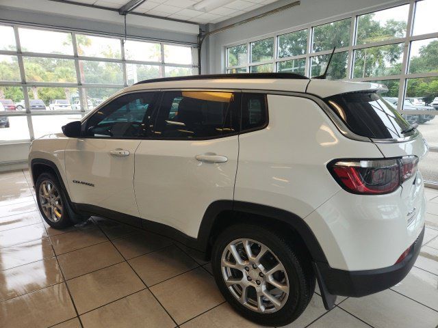 Used 2023 Jeep Compass Latitude w/ Sun and Sound Group AWD/4WD image 8