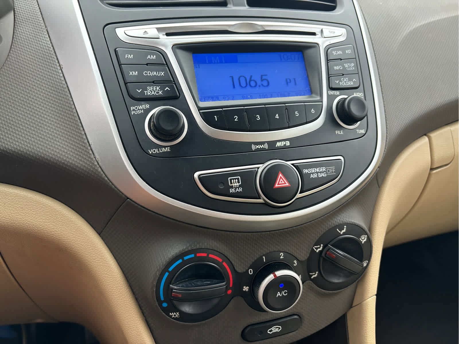 Used 2012 Hyundai Accent GLS FWD image 11