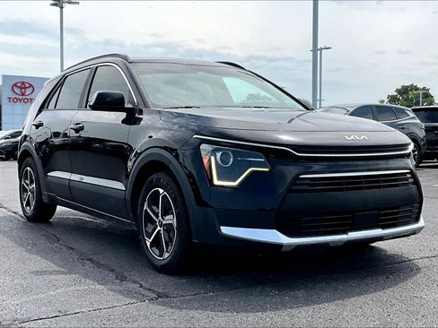 Used 2024 Kia Niro EX FWD image 3