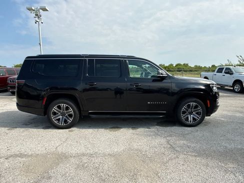 Used 2024 Jeep Wagoneer L Series II w/ Flexible Seating Group AWD/4WD image 6