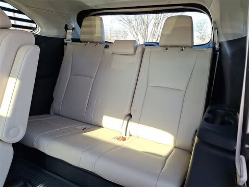 Used 2021 Toyota Highlander Limited image 11