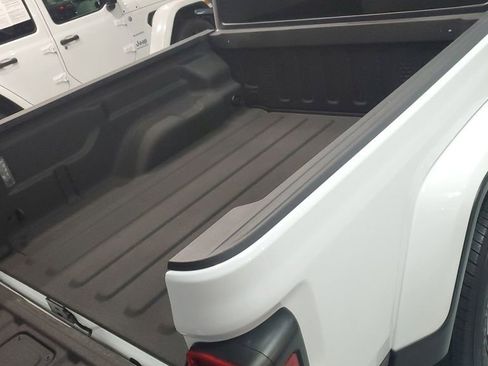 Used 2024 Jeep Gladiator Sport image 9