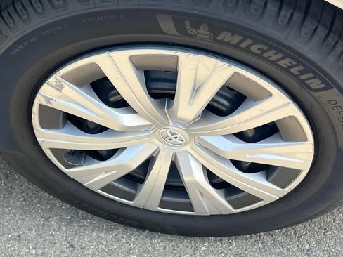 Used 2023 Toyota Camry LE image 22