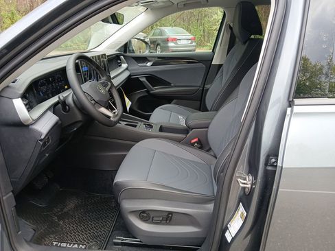 New 2026 Volkswagen Tiguan SE AWD/4WD image 9