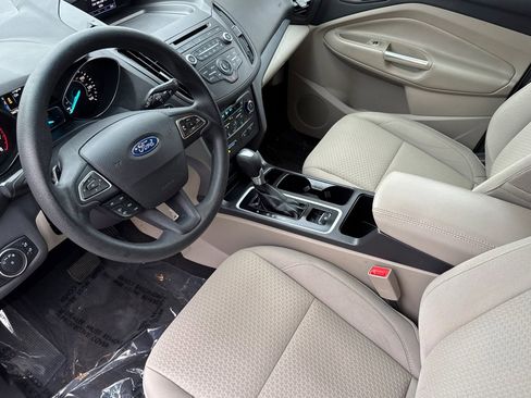Used 2017 Ford Escape SE image 4