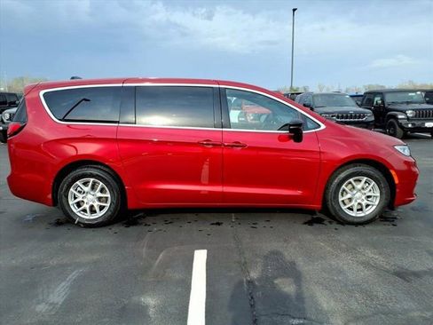 New 2026 Chrysler Pacifica Select image 21
