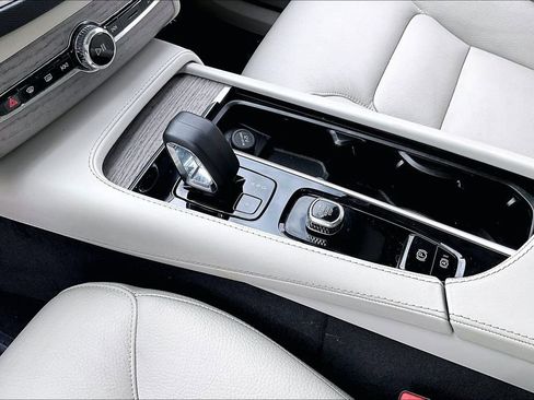 Used 2023 Volvo XC90 T8 Plus w/ Protection Package image 13