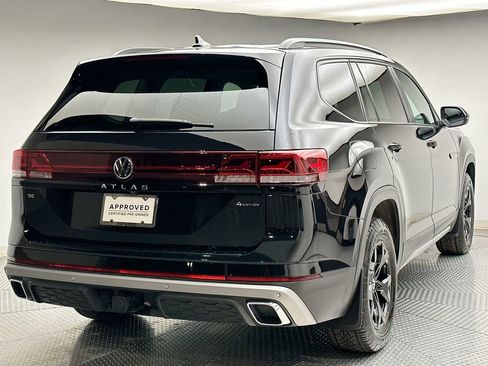 Used 2024 Volkswagen Atlas Peak Edition SE AWD/4WD image 13