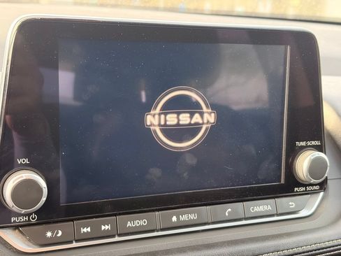 Used 2025 Nissan Rogue SV FWD image 23