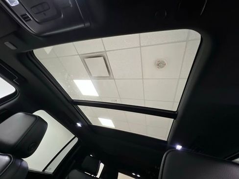 Used 2022 GMC Yukon XL Denali image 43