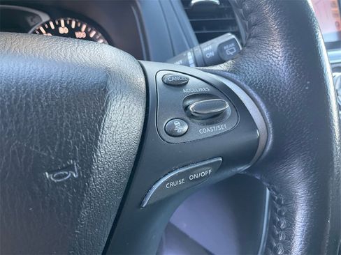 Used 2018 Nissan Pathfinder SL image 37