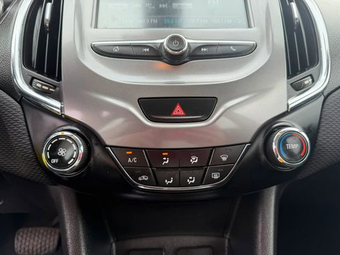 Used 2017 Chevrolet Cruze LT image 22