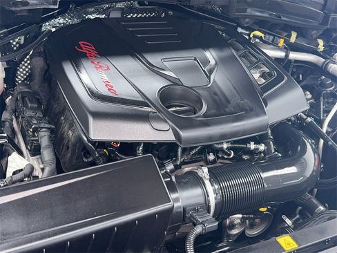 Used 2023 Alfa Romeo Stelvio Ti image 58