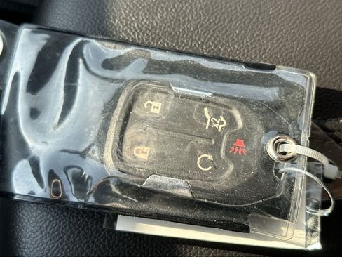 Used 2024 GMC Terrain SLT image 34