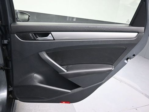 Used 2014 Volkswagen Passat 1.8T Wolfsburg Edition image 31