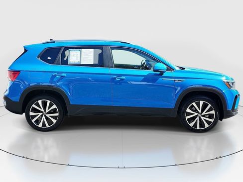 Used 2022 Volkswagen Taos SE FWD image 4