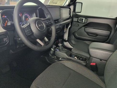 New 2025 Jeep Gladiator Sport AWD/4WD image 9