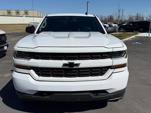 Used 2018 Chevrolet Silverado 1500 Custom w/ Custom Value Package image 2