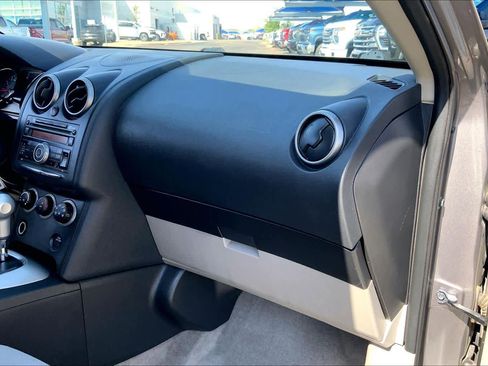 Used 2015 Nissan Rogue S image 19