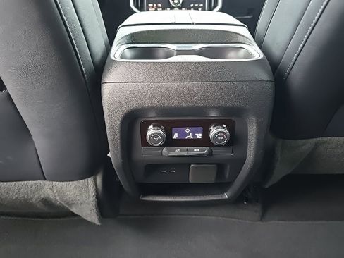 Used 2024 GMC Acadia Elevation image 26