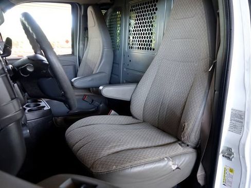 Used 2017 GMC Savana 2500 RWD image 46