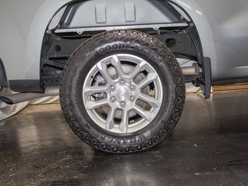 Used 2024 Chevrolet Silverado 1500 LT AWD/4WD image 6