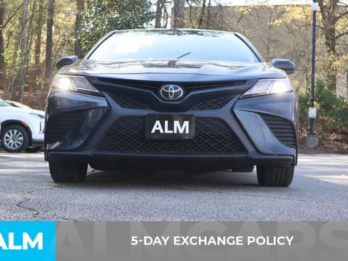 Used 2020 Toyota Camry SE image 4
