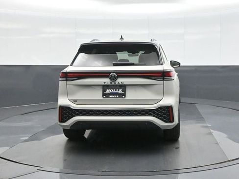 New 2026 Volkswagen Tiguan SE R-Line FWD image 6