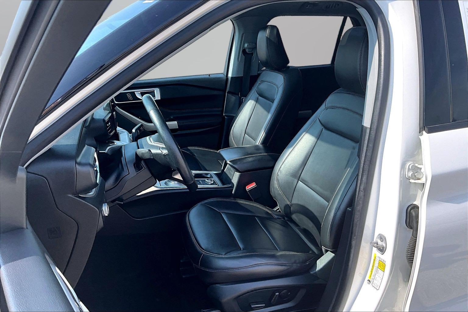 Used 2022 Ford Explorer XLT AWD/4WD image 16