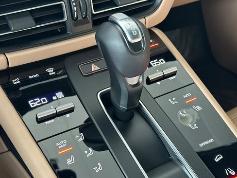 Certified 2023 Porsche Macan image 22