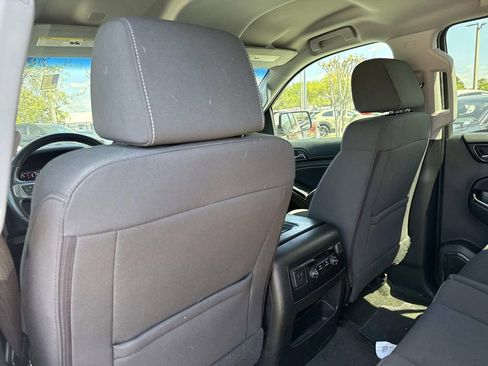Used 2017 GMC Yukon XL SLE w/ SLE Value Package image 16