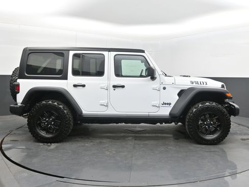 Used 2024 Jeep Wrangler Unlimited AWD/4WD image 10