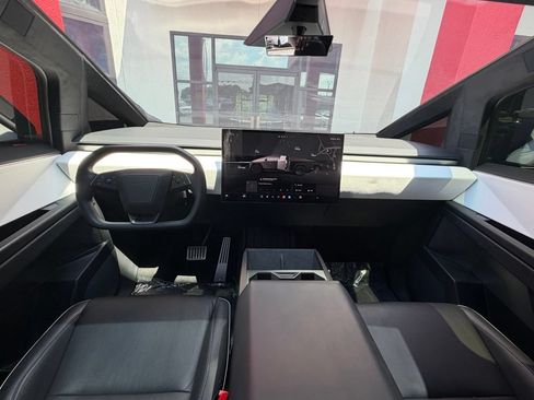 Used 2024 Tesla Cybertruck AWD Crew Cab image 32