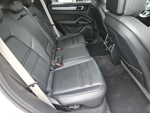 Used 2022 Porsche Cayenne Platinum Edition AWD/4WD image 17