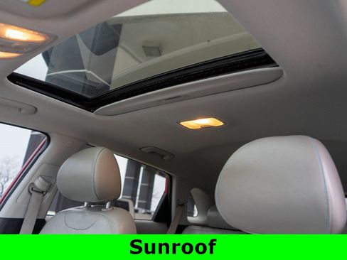 Used 2017 Kia Niro Touring image 12