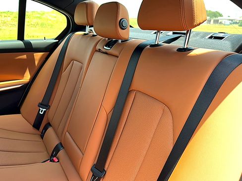 New 2026 BMW 330i Sedan w/ M Sport Package RWD image 17