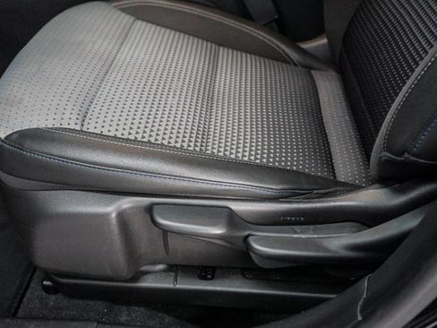 Used 2025 Chevrolet Trax LT image 12