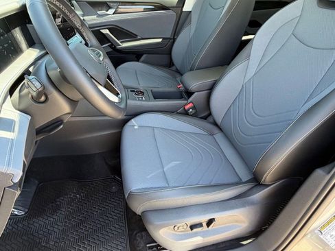 New 2026 Volkswagen Tiguan SE FWD image 5