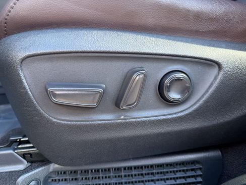 Used 2022 Toyota Sienna Platinum image 18