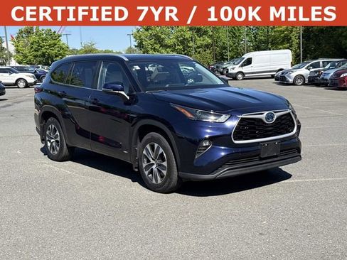 Used 2023 Toyota Highlander XLE AWD/4WD image 1
