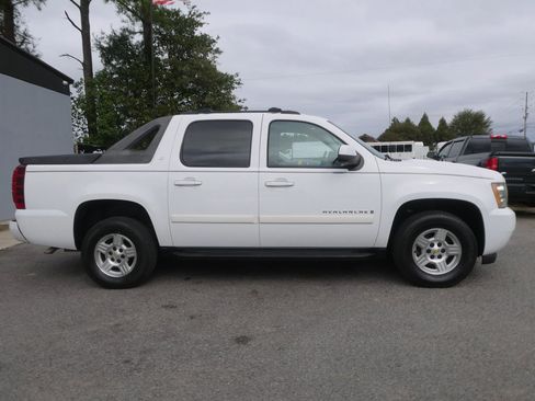Used 2008 Chevrolet Avalanche LT w/ LT Preferred Equipment Group image 4
