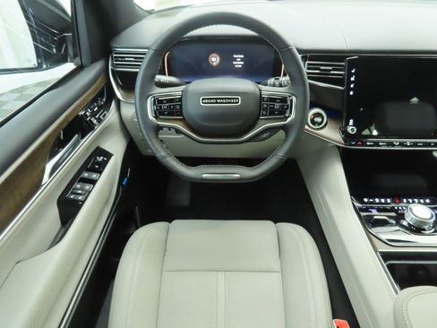 Used 2025 Jeep Grand Wagoneer 4WD w/ 8-Passenger Seating Package image 10
