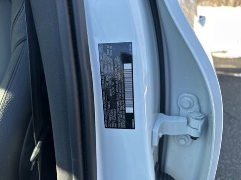 Certified 2025 Volvo XC60 B5 Plus image 33