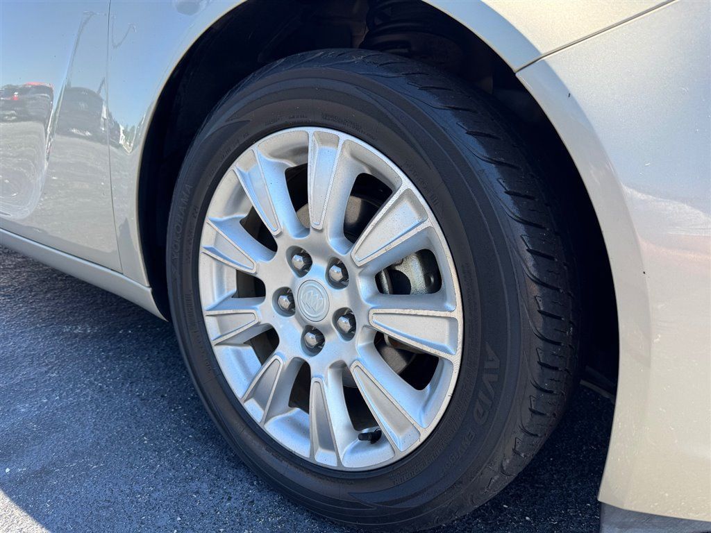 Used 2013 Buick Regal Leather FWD image 9