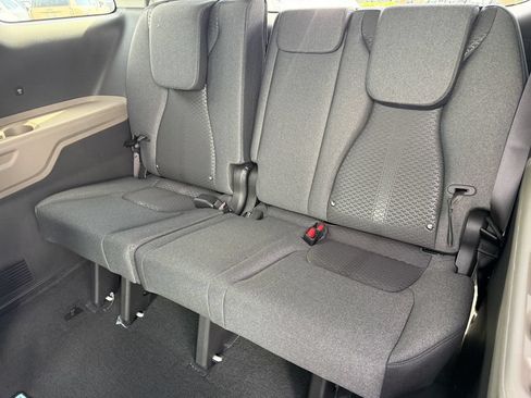 New 2027 Kia Carnival LX FWD image 21