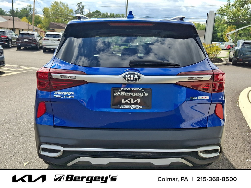 Certified 2021 Kia Seltos SX w/ SX Sunroof Package AWD/4WD image 6